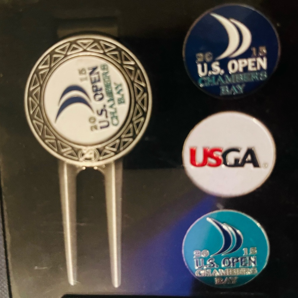 2015 U.S. Open Golf Tournament Divot and Ball Marker Set in Case